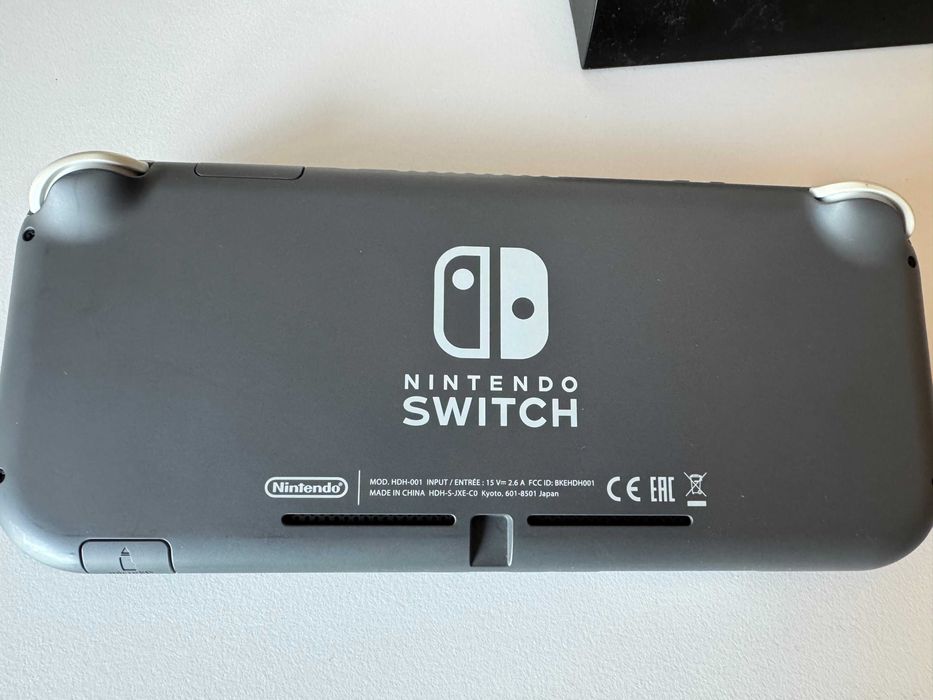 Nintendo Switch Lite сив – пълен комплект, калъф и протектори, като нов