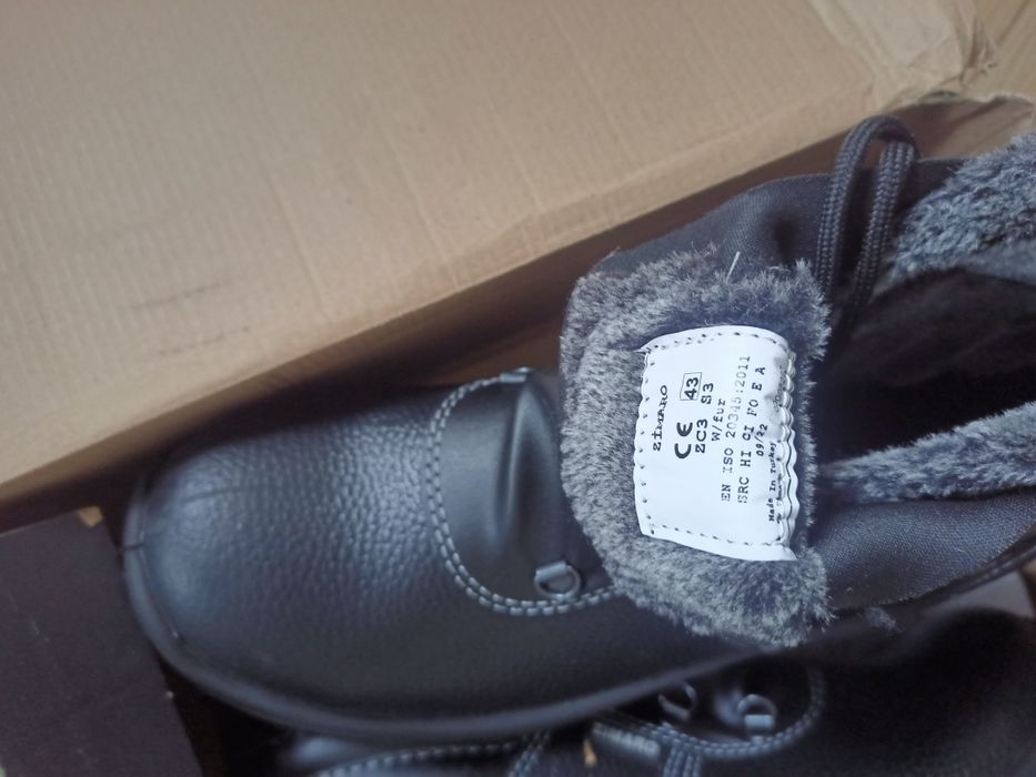 Продам спецботинки зимний