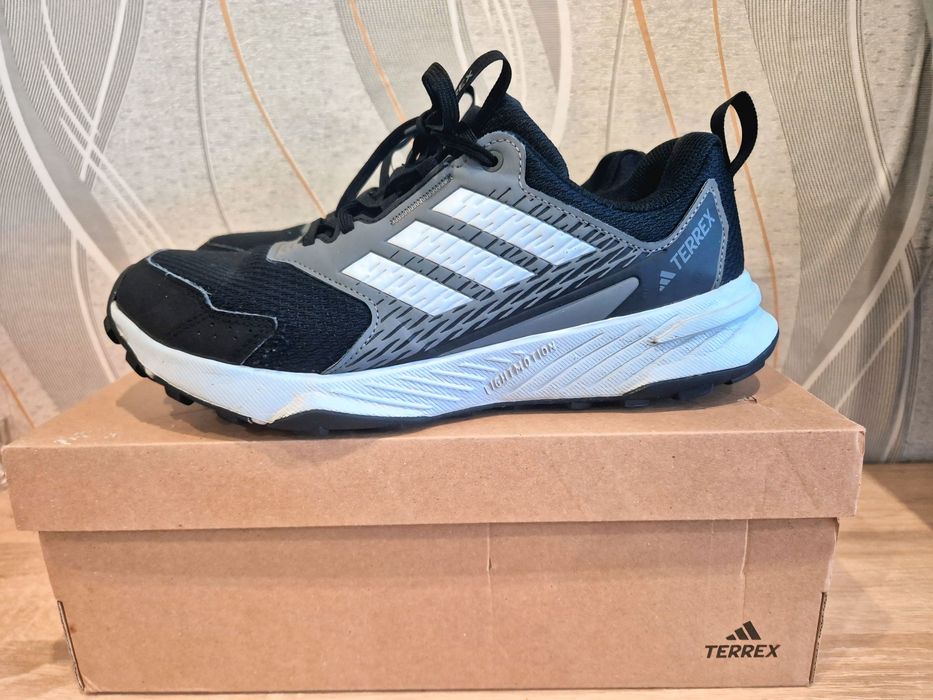 ADIDAS Обувки Tracefinder