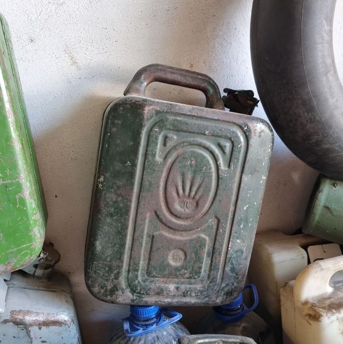 Продам канистры железные