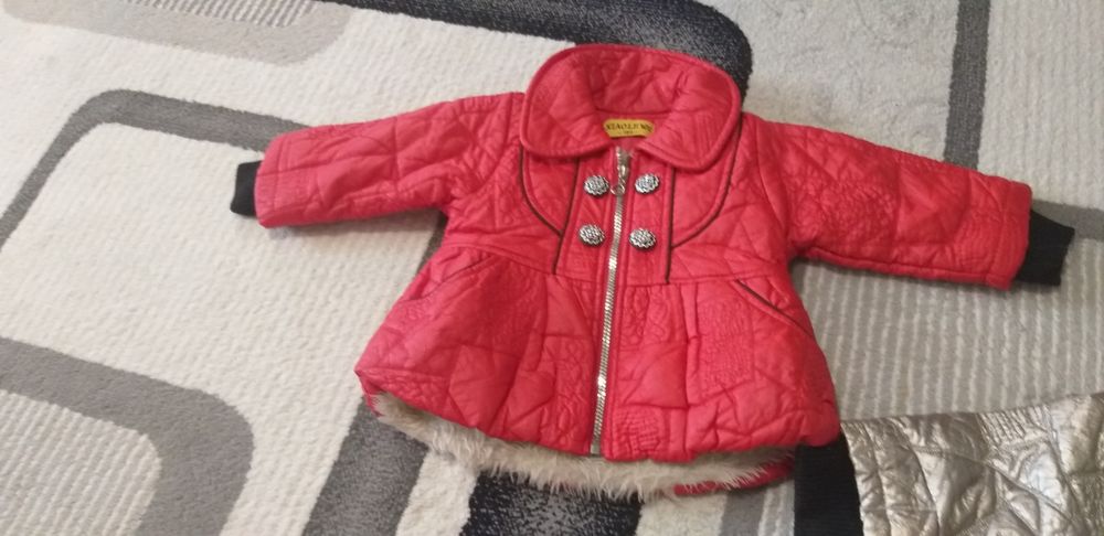 Продам курточки на девочку