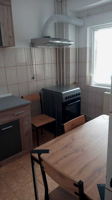 PF dau in chirie apartament 3 camere bucatarie 2bai zona centrala ,str.Dorobantilor .