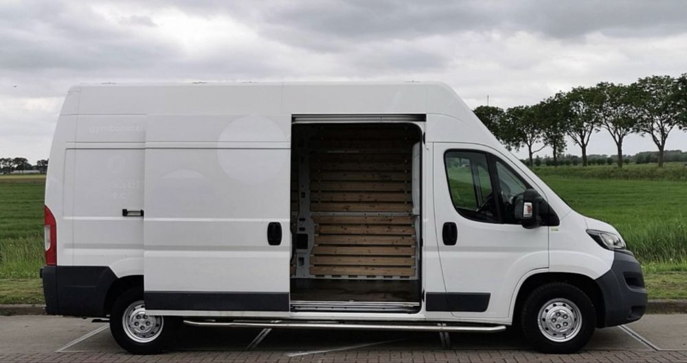 Transport marfa debarasare mobila mutari apartamente saci haine