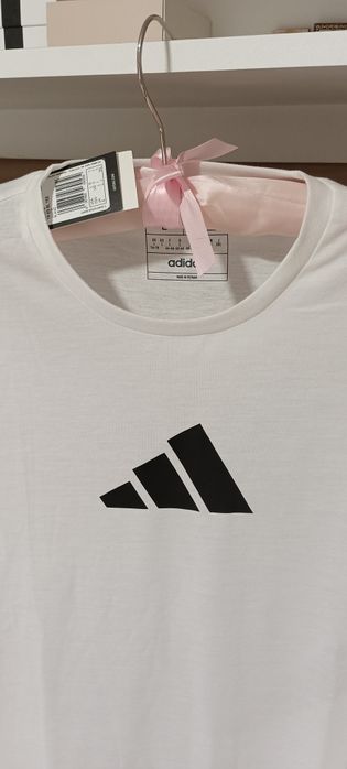 Нова тениска Guess и Gap Adidas