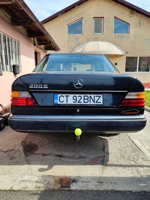 Mercedes Benz w124 e 200.