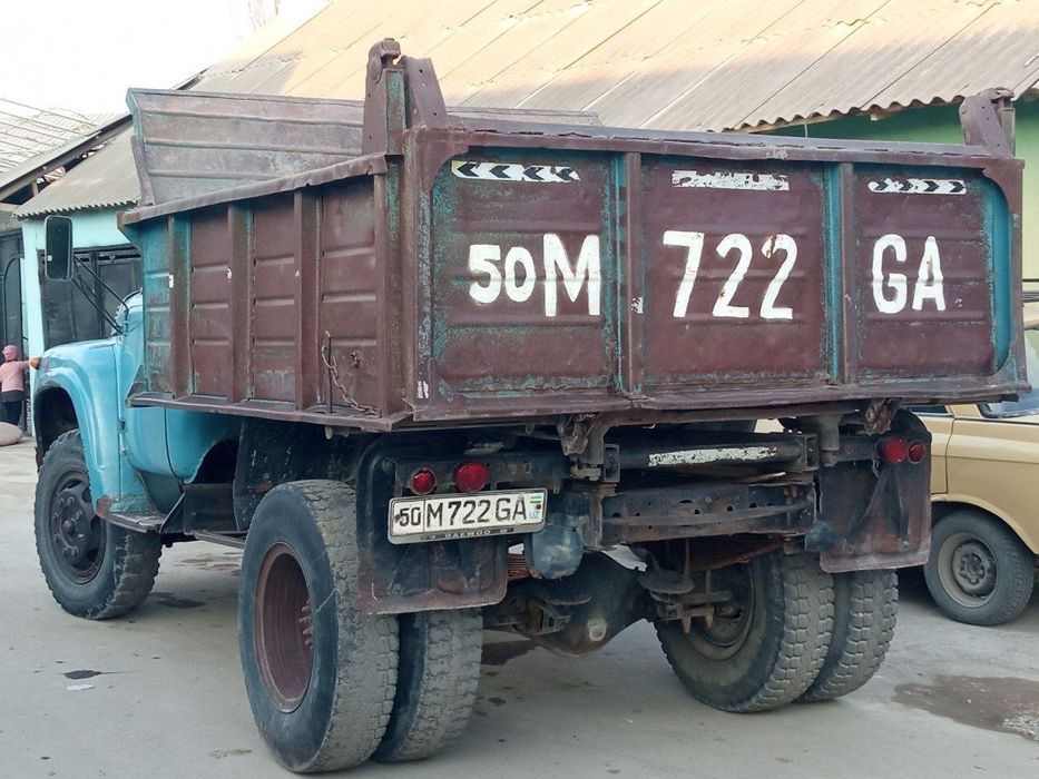 Зил самосвал сотилади