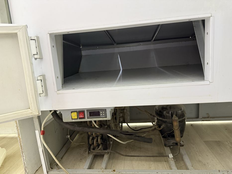 Холодильник витринный