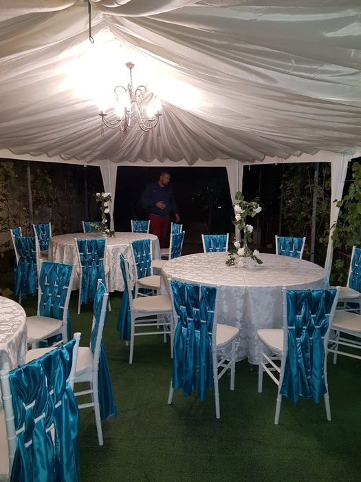 Inchiriez scaune evenimente,chiavari albe ,napoleon transparente,mese