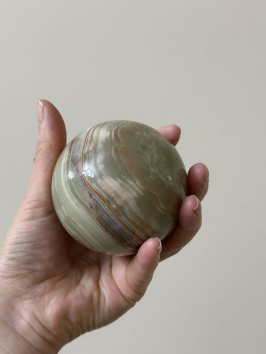 Оникс(Агат) форма шар, диаметр 70мм, вес 600гр.