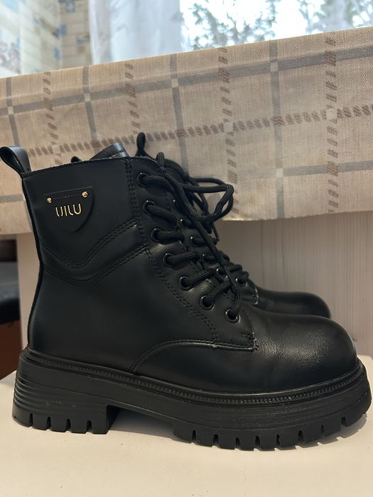 Продам ботинки женские