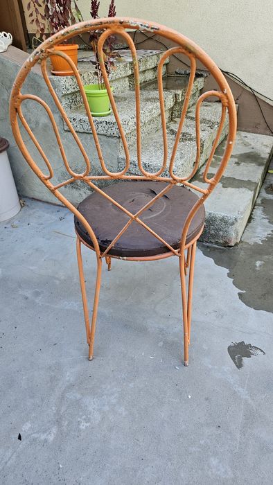 Градински железен стол