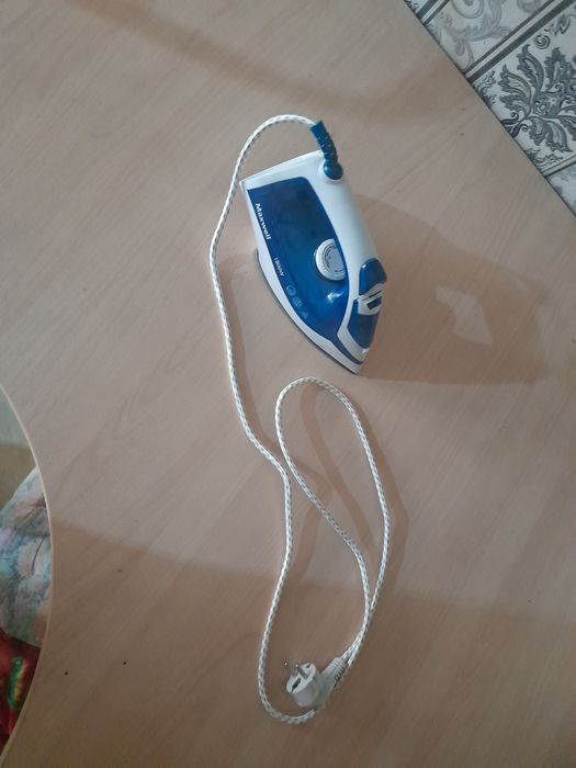 Продам утюг Maxwell 1800w