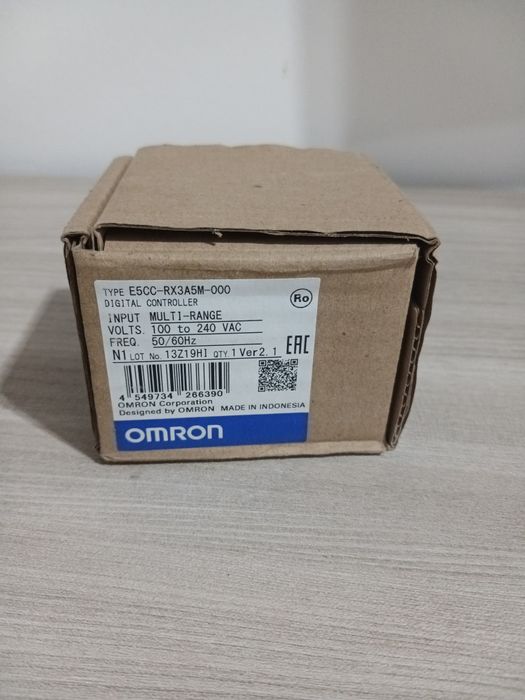 Regulator digital de temperatură OMRON E5CC-RX3A5M-000 (Nou, în cutie)
