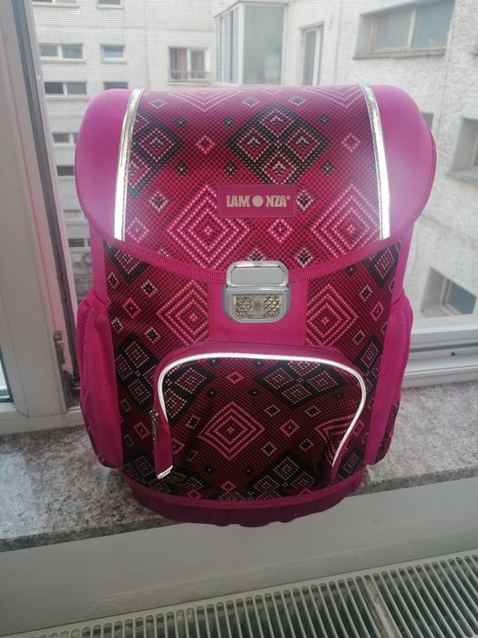 Vând ghiozdan lamonza pt clasele I-IV preț 50 lei