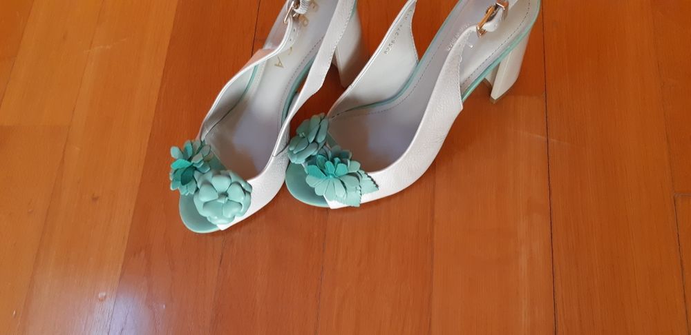 Sandale 36 /37 piele gri noi Epica