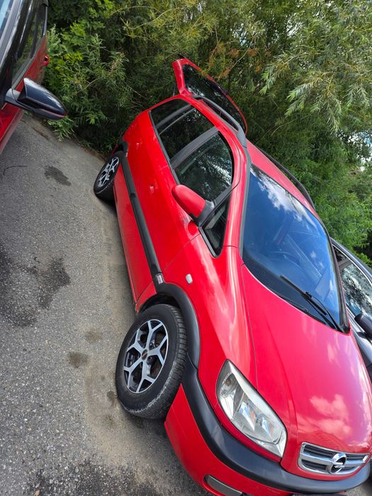 Автомобиль Opel Zafira