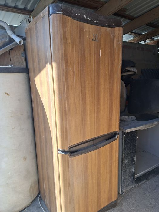 Холодильник бу индесит