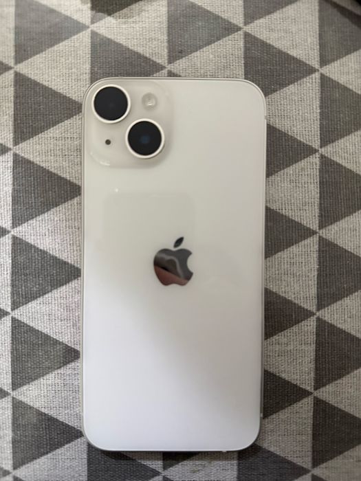iPhone 14 в белом цвете