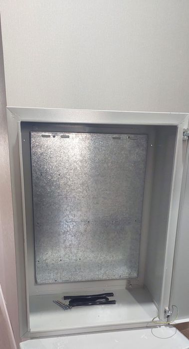 Продам Эл щит. Габариты: высота 70см, ширина 50см, глубина 25см.