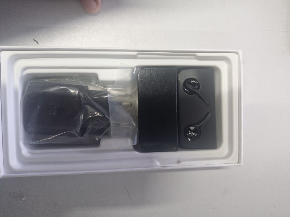 Продам Самсунг S10.5G.