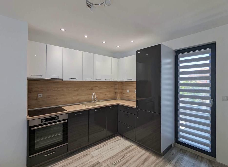 Дава се под наем Двустаен апартамент в Пловдив, Кючук Париж - 65 кв.м за 425 € - Снимка #2