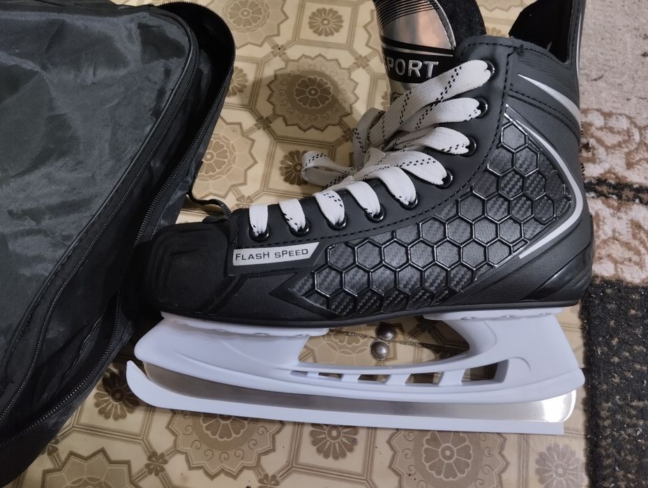 Продам новые коньки