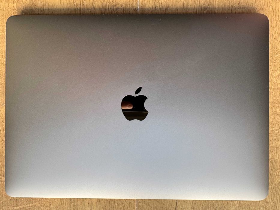 Apple Macbook Pro 13-inch 2018 - i7 - 16 GB RAM- 250 GB SSD + Apple Magic Mouse