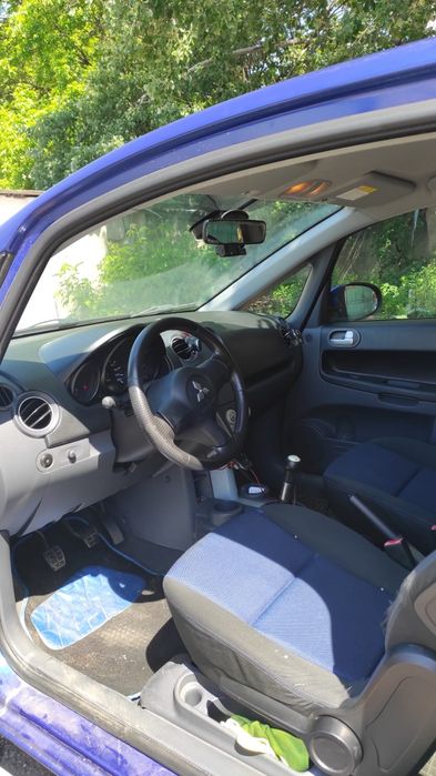 Vând Mitsubishi Colt