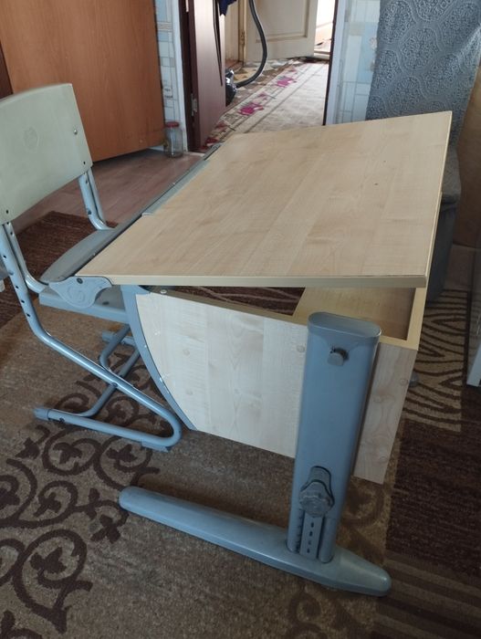Продам школьную парту