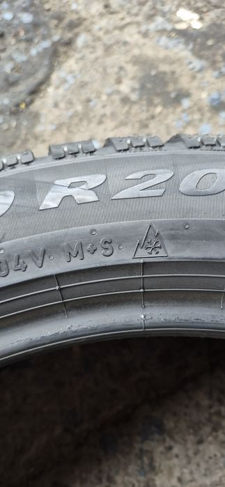 2 anvelope iarna ca noi Pirelli 235/50/20,dot 2022.Pretul este pe bucata
