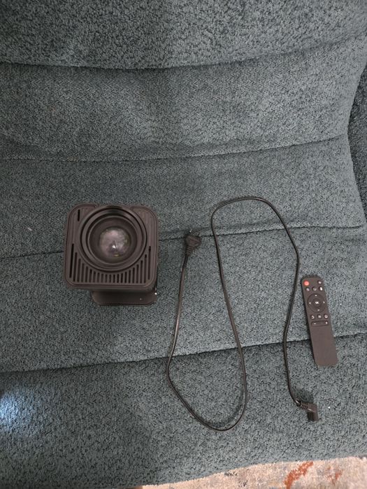 Vând proiector 300 ron