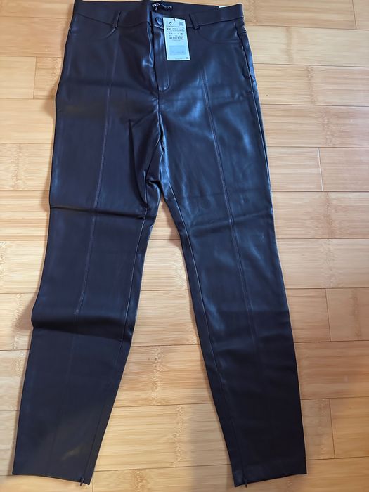Pantaloni cu efect de piele Zara