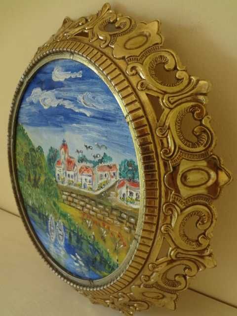 Овална картина с бронзова рамка