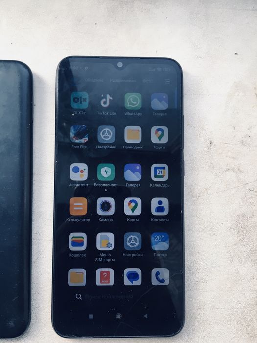 Продаю Три телефона Айфон самсунг редми