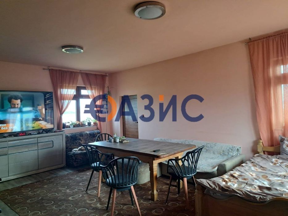 Къща с двор В Меден Рудник, Бургас, с изглед към езерото, РЗП 206 кв.