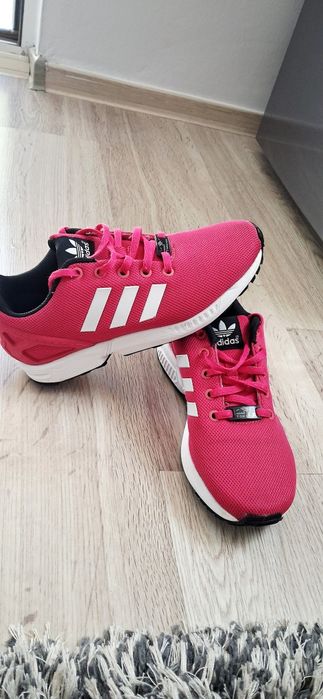 Vând Adidas Originali foarte bune. Se potrivesc la nr 36-37