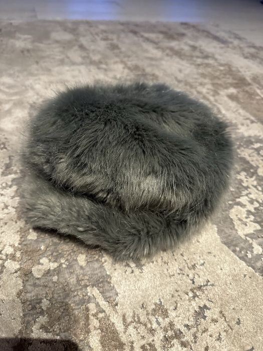 Топла шапка за зимата с косъм