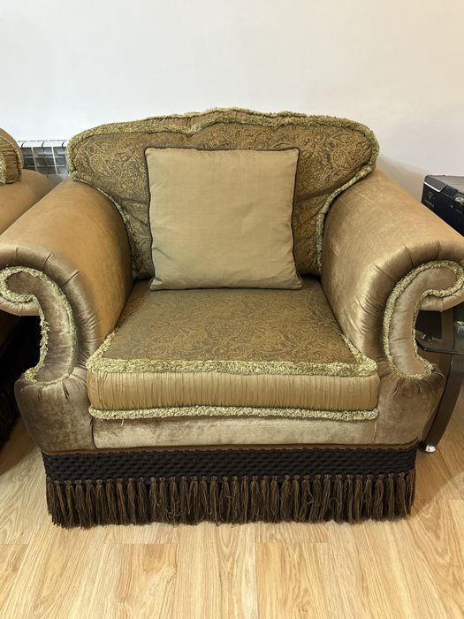 Диван и два кресла