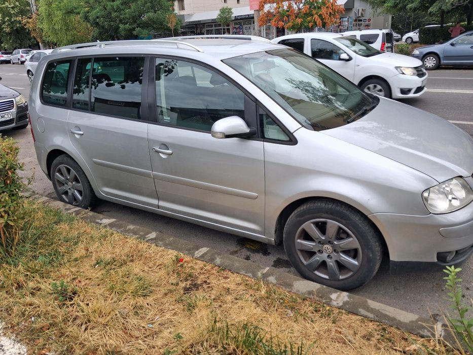VOLKSWAGEN Touran 0 — imagine 3
