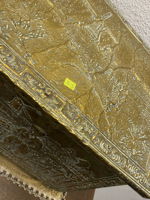 Месингова кутия с релеф селски сцени Нидерландия 1950-1960