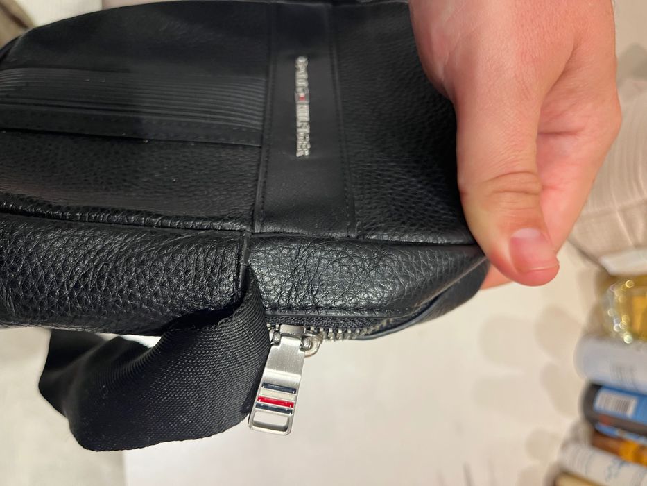 Tommy Hilfiger чанта през рамо