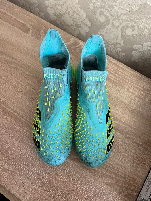 Кроссовки сороконожки