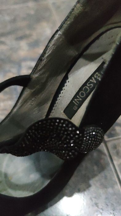 Продам туфли Baskoni