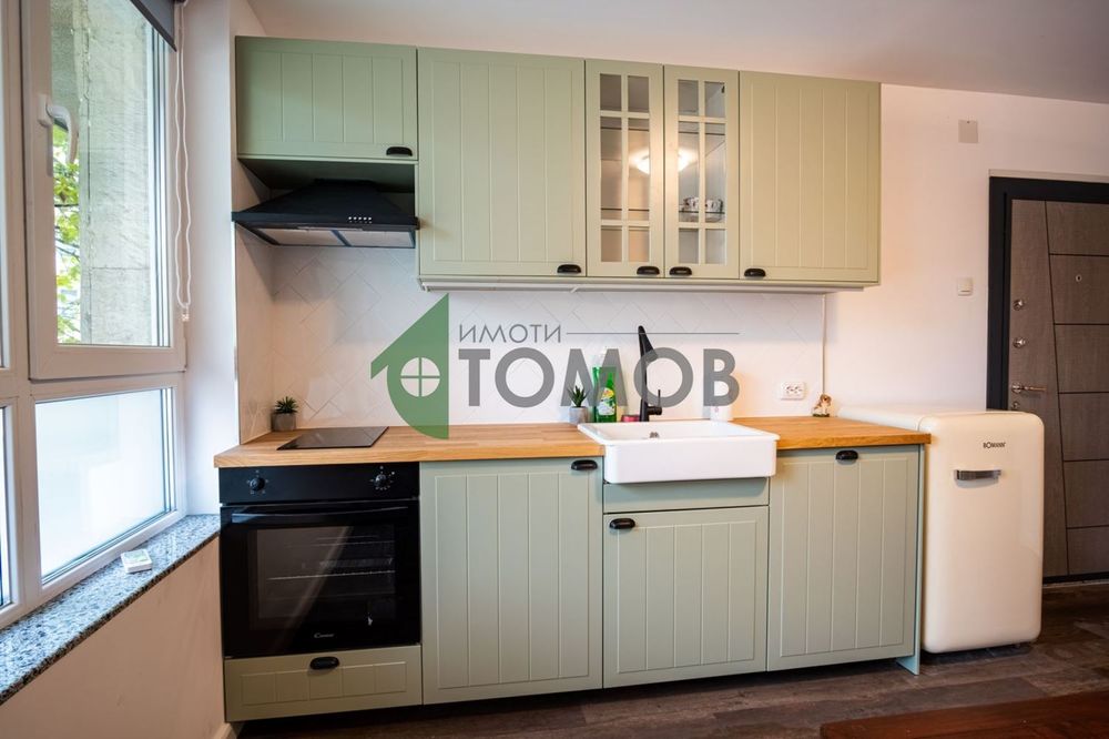 Напълно обзаведен двустаен апартамент в района на Алеи Възраждане