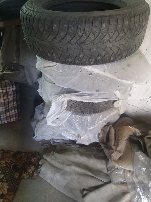 Комплект зимних шин б/у 235/65R17