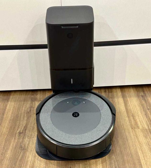 Roomba i3 + Clean Base