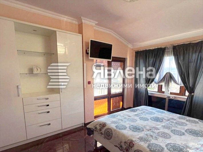 Къща с басейн в Оброчище