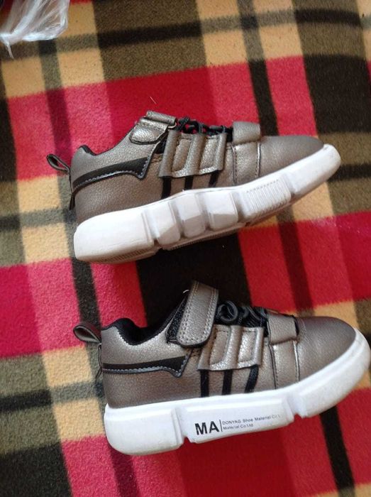 Кроссовки детские