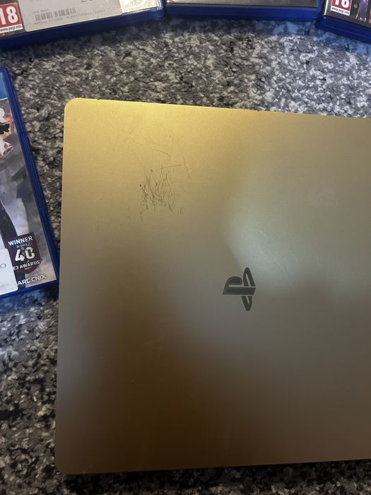 ps 4 slim gold edition