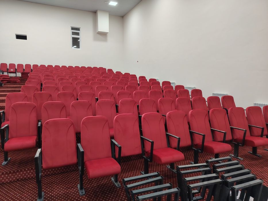 Teatralni kreslo sifatli va kafolatli